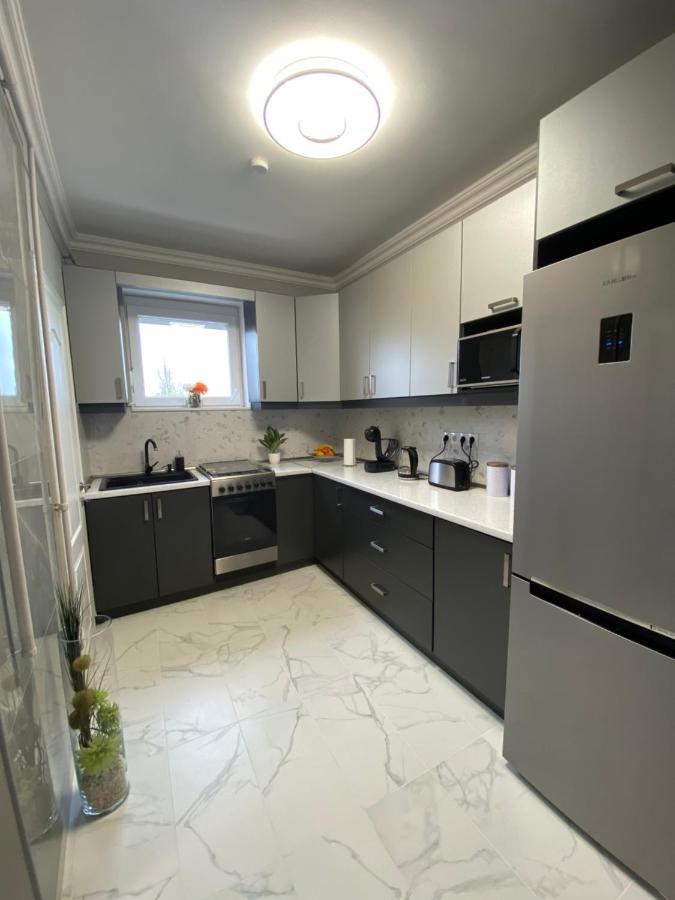 Oliaparman Apartment Егер Екстериор снимка