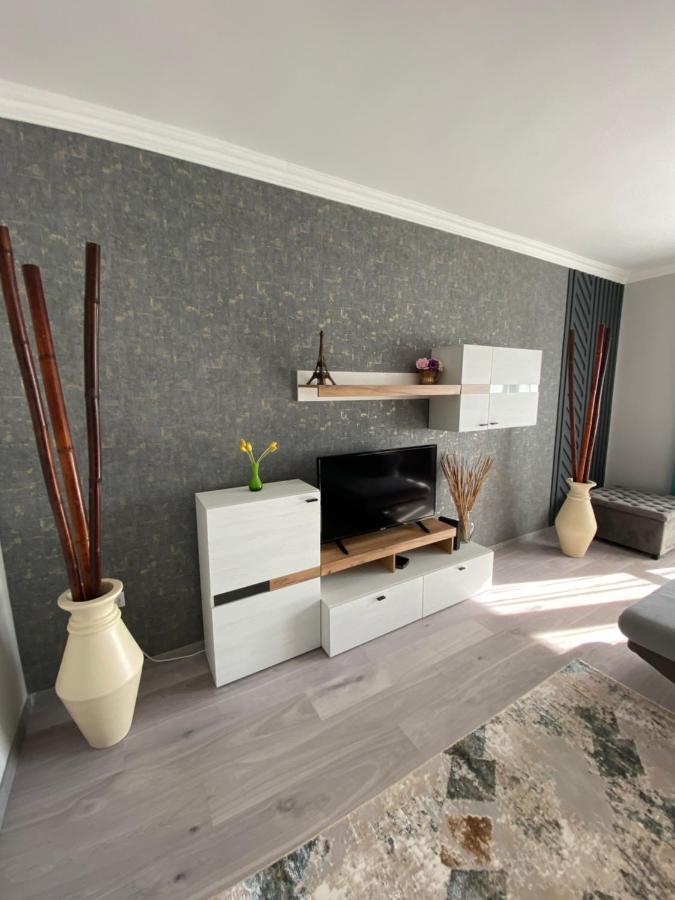 Oliaparman Apartment Егер Екстериор снимка